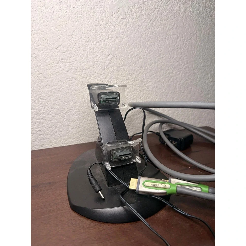 Dual Charging Station for Xbox 360 Wireless Controllers Color Black + Data Cable